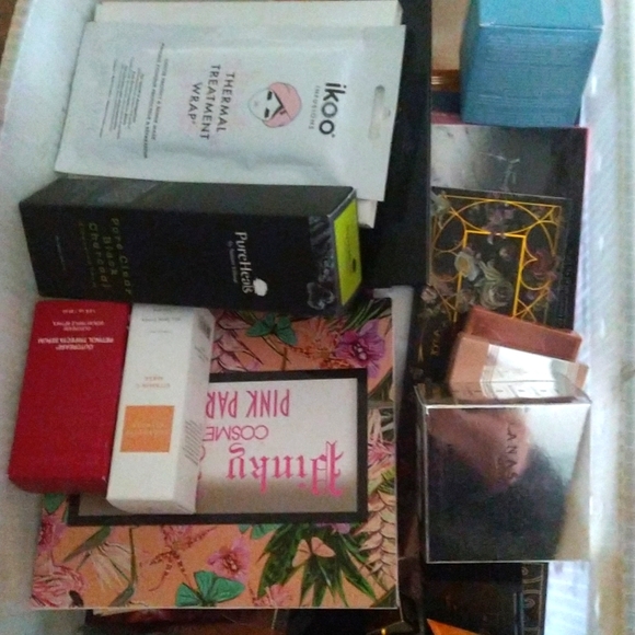 (1)  HIGH END Beauty BOXES Guaranty 6 Full Size Products Each Box - Picture 3 of 3